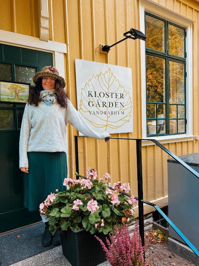 Klostergardens Vandrarhem Varnhem Extérieur photo
