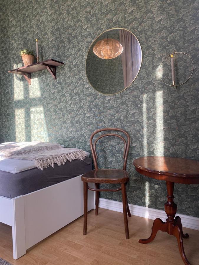 Klostergardens Vandrarhem Varnhem Extérieur photo