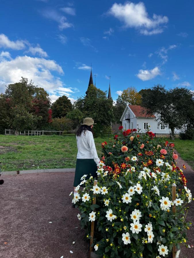 Klostergardens Vandrarhem Varnhem Extérieur photo