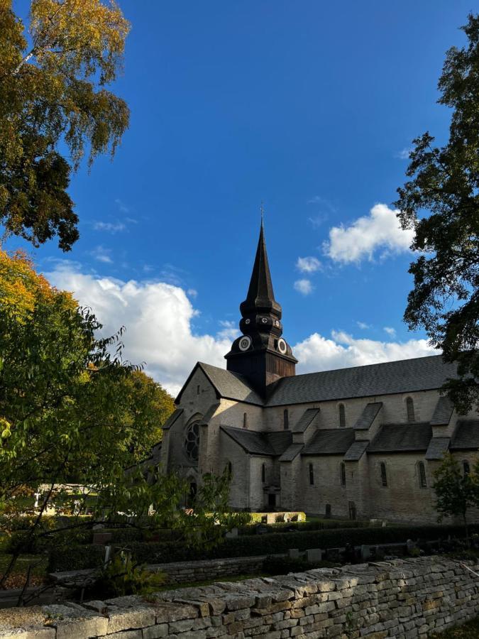 Klostergardens Vandrarhem Varnhem Extérieur photo